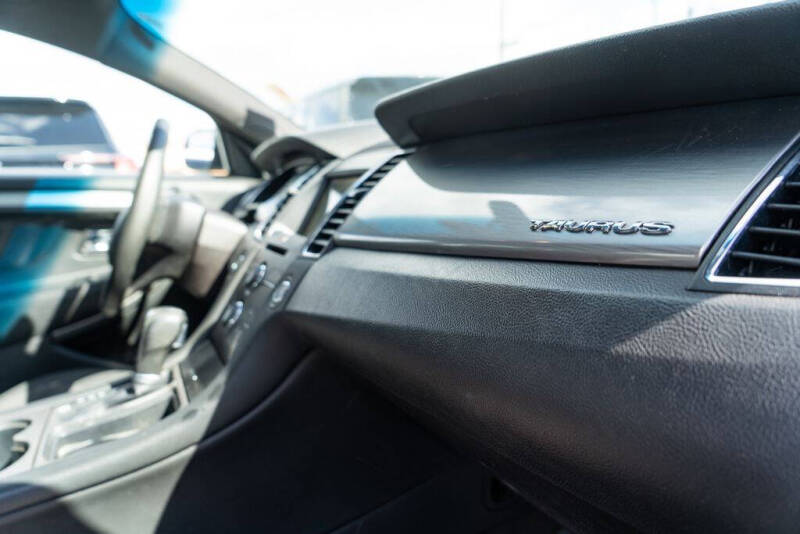 2019 Ford Taurus SEL