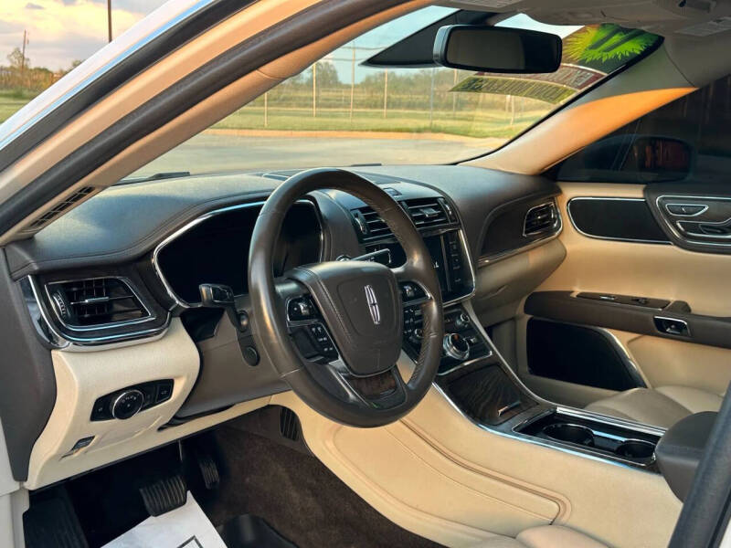 2017 Lincoln Continental Select