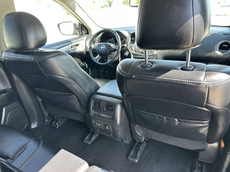 2019 Nissan Pathfinder SL