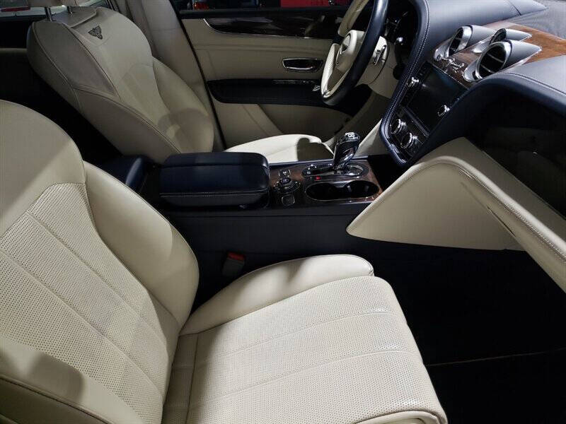 2020 Bentley Bentayga 5