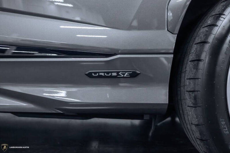 2025 Lamborghini Urus SE