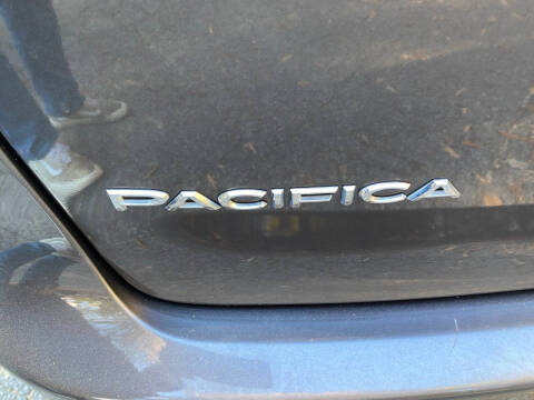 2017 Chrysler Pacifica Touring-L