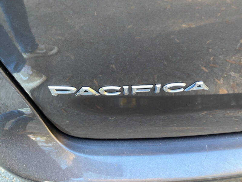 2017 Chrysler Pacifica Touring-L