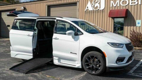 2021 Chrysler Pacifica for sale at A&J Mobility in Valders WI