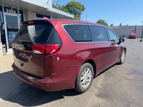 2017 Chrysler Pacifica Touring
