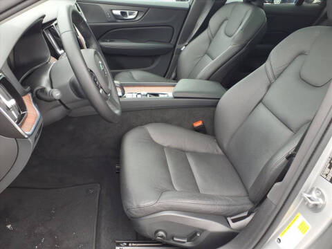 2025 Volvo V60 Cross Country B5 Plus