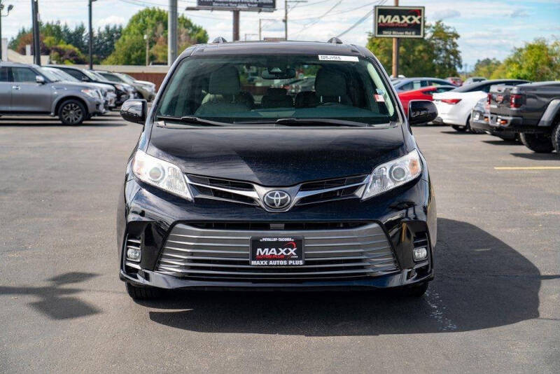 2020 Toyota Sienna XLE 8-Passenger