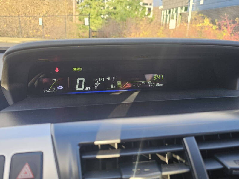 2013 Toyota Prius v Two