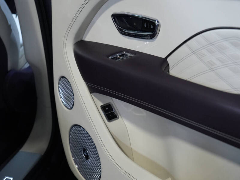 2023 Bentley Bentayga EWB