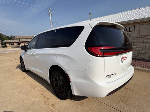 2024 Chrysler Pacifica Plug-In Hybrid Premium S Appearance
