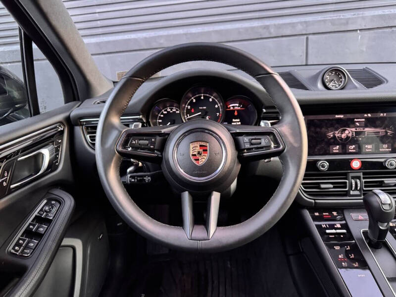 2025 Porsche Macan