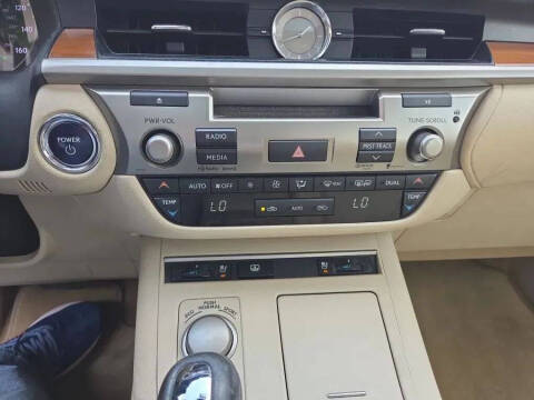 2014 Lexus ES 300h