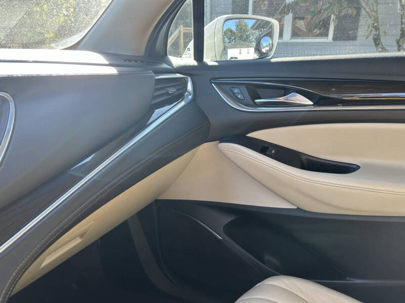 2020 Buick Enclave Essence