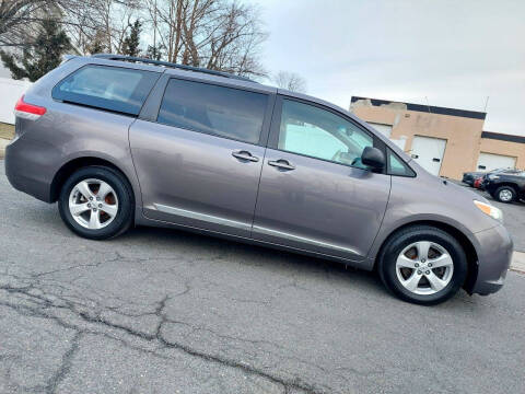 2014 Toyota Sienna LE 8-Passenger