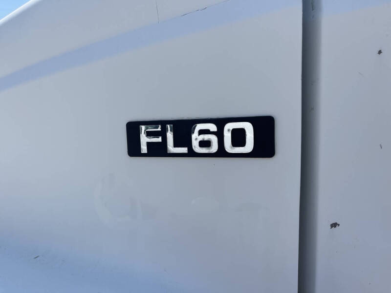 2001 Freightliner FL60