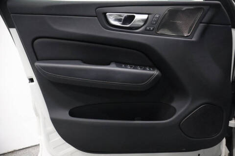 2023 Volvo XC60 B5 Ultimate Bright Theme