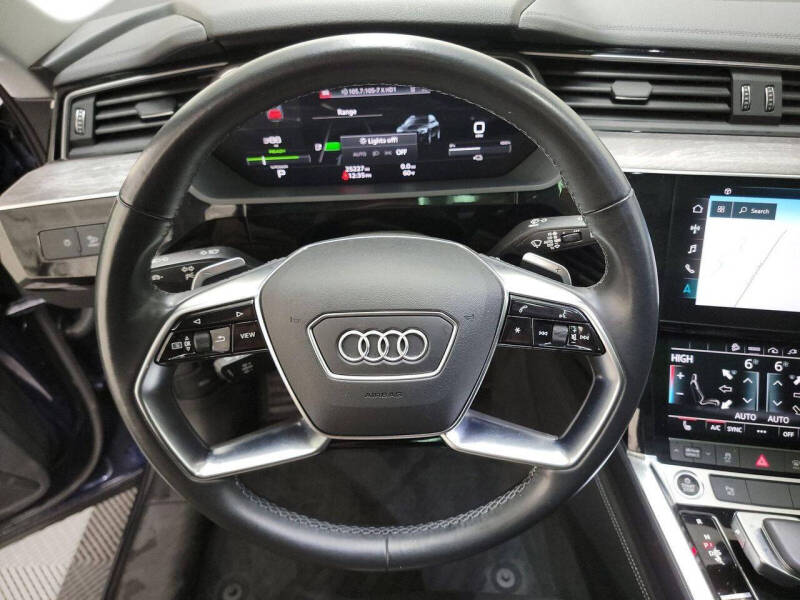 2021 Audi e-tron quattro Premium