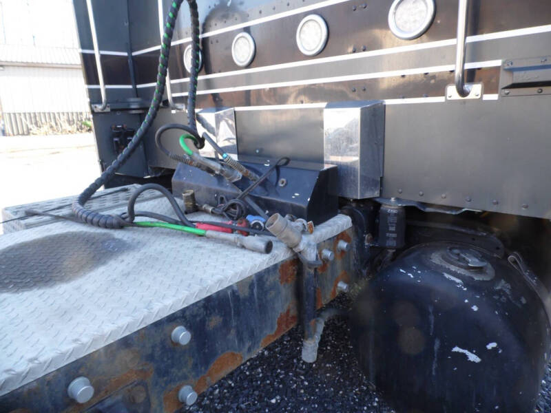 2003 Peterbilt 379