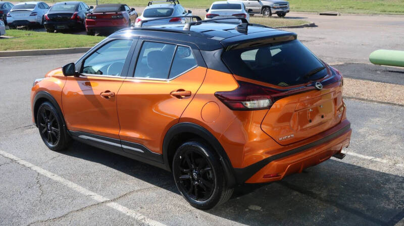 2023 Nissan Kicks SR