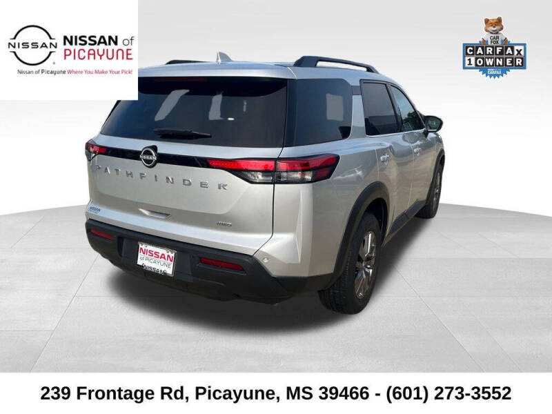 2025 Nissan Pathfinder SV