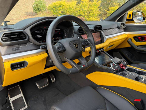 2025 Lamborghini Urus SE