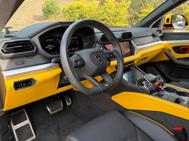 2025 Lamborghini Urus SE