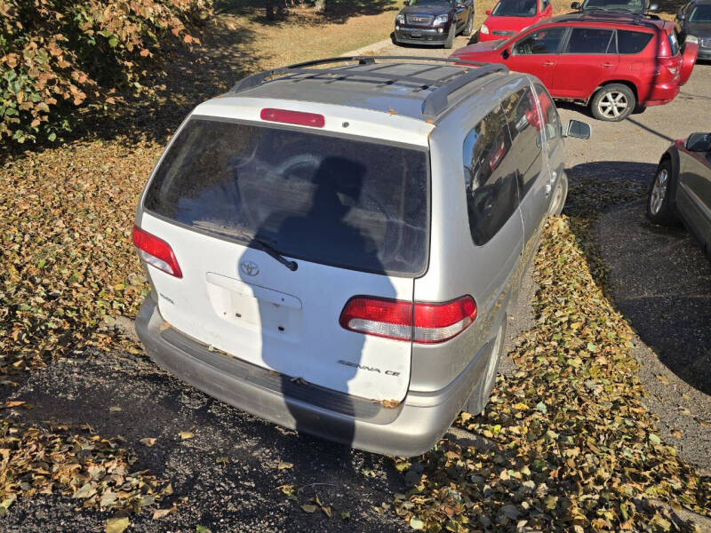 2001 Toyota Sienna LE