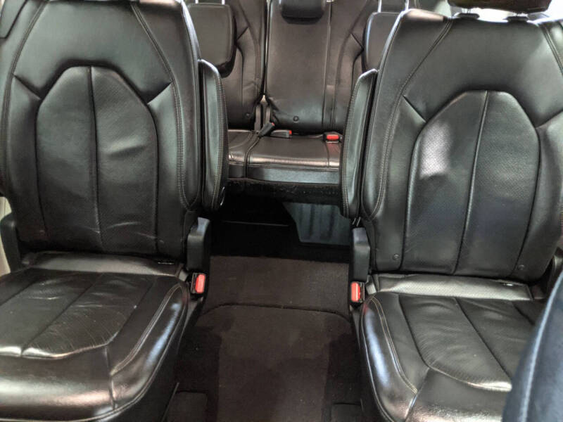 2017 Chrysler Pacifica Touring-L Plus