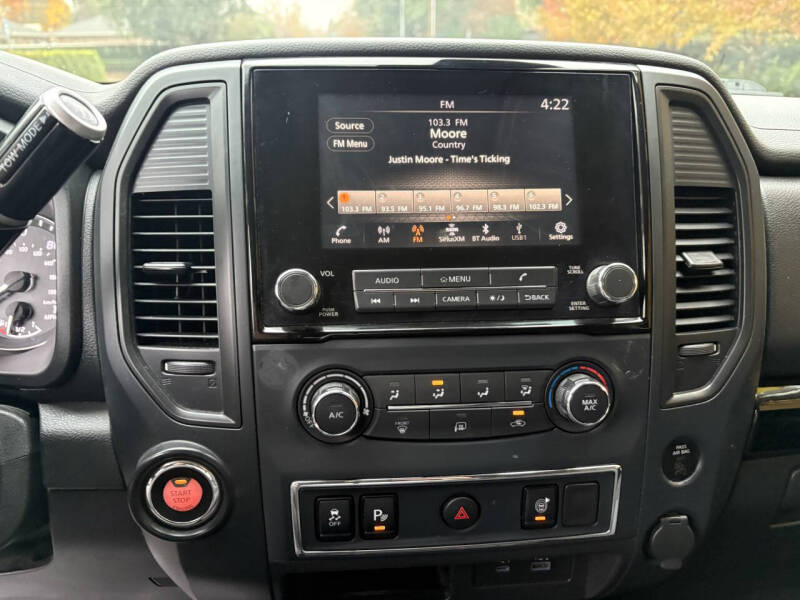 2022 Nissan Titan SV