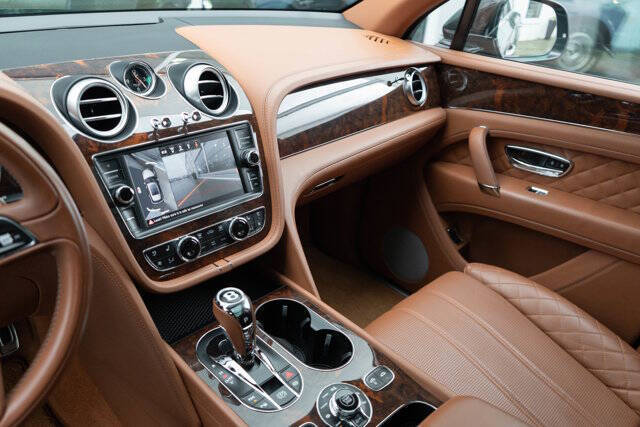 2017 Bentley Bentayga 18