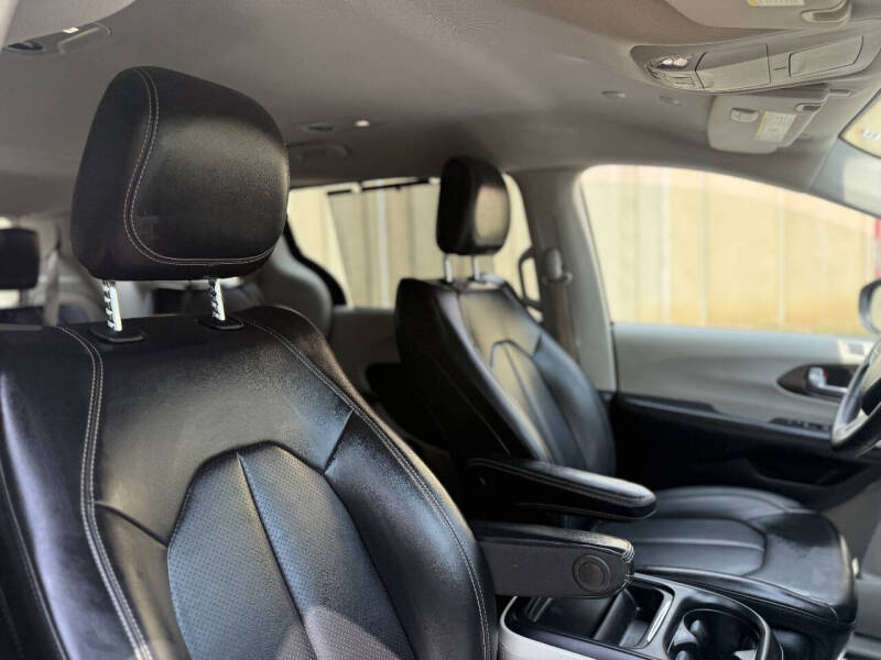 2020 Chrysler Voyager LXi