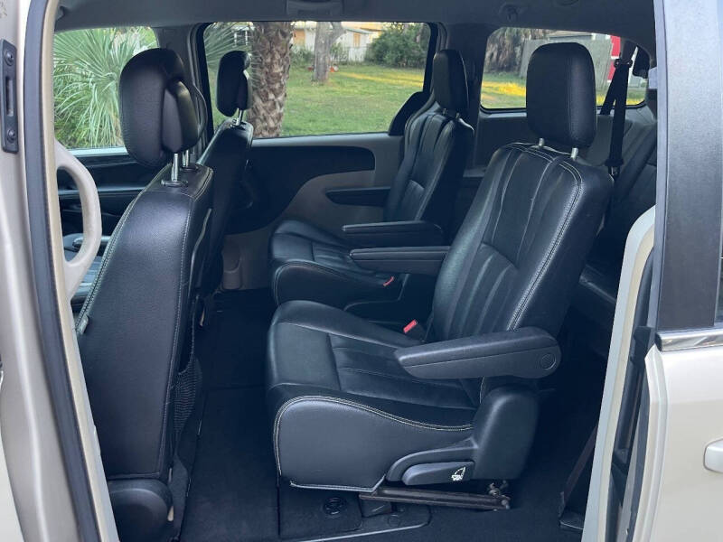 2014 Chrysler Town and Country Touring