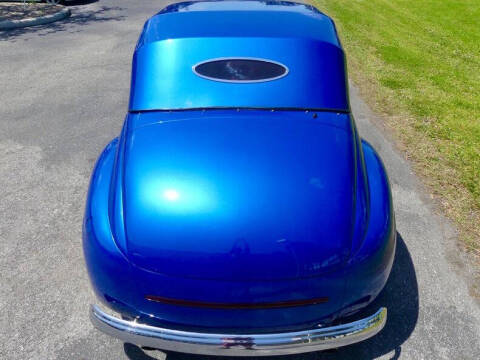 1948 Ford Super Deluxe