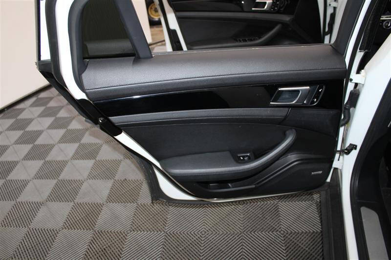 2017 Porsche Panamera
