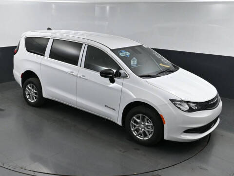 2025 Chrysler Voyager LX