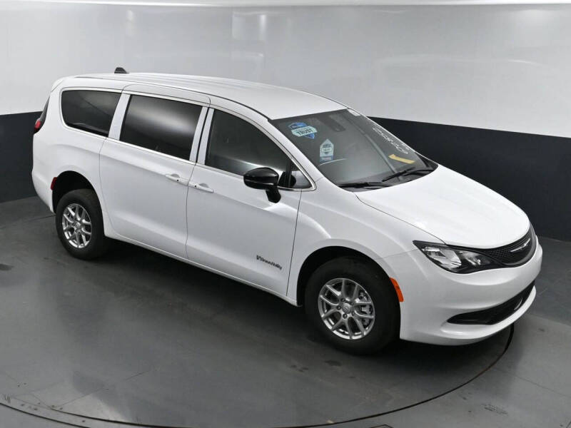 2025 Chrysler Voyager LX