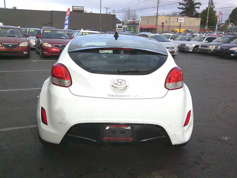 2013 Hyundai Veloster Base photo 24