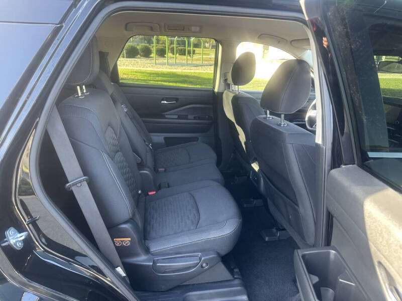 2022 Nissan Pathfinder S