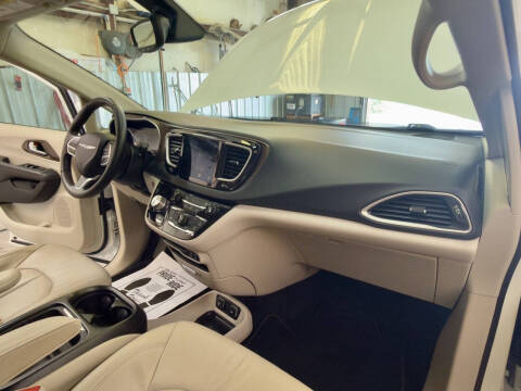 2017 Chrysler Pacifica Touring-L