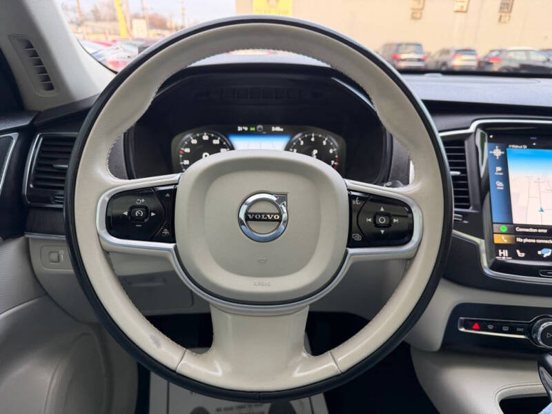 2020 Volvo XC90 T6 Momentum 7-Passenger