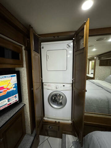 2012 Newmar Dutchstar 4354 ,  450hp, King Bed