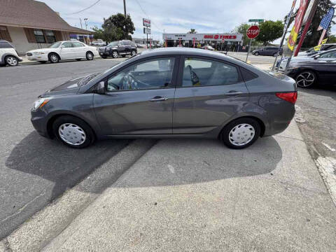 2013 Hyundai Accent GLS