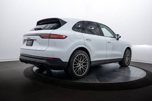 2023 Porsche Cayenne Platinum Edition