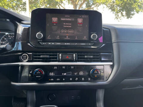 2022 Nissan Pathfinder SV