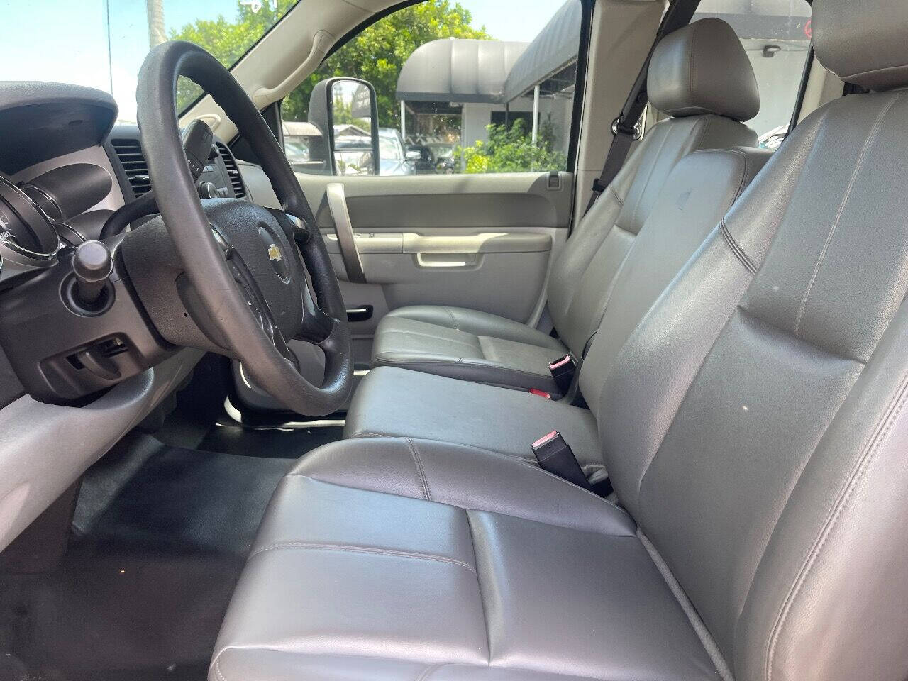2013 CHEVROLET Silverado Pickup - $12,900