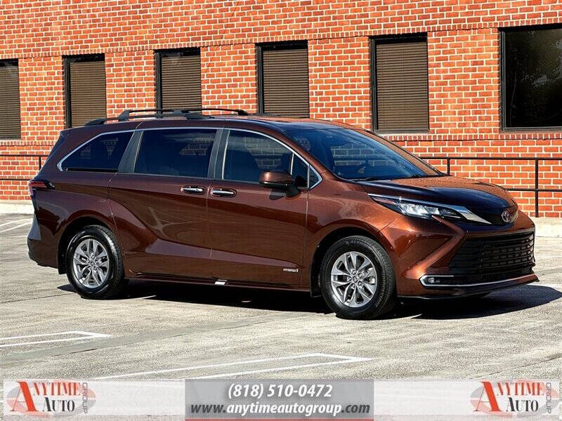2021 Toyota Sienna XLE 8-Passenger