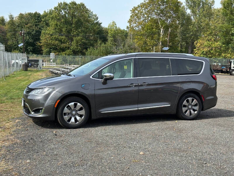 2017 Chrysler Pacifica Hybrid Platinum