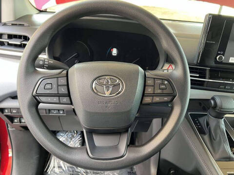 2025 Toyota Sienna LE 8-Passenger