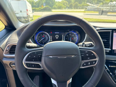 2027 Chrysler Pacifica Select
