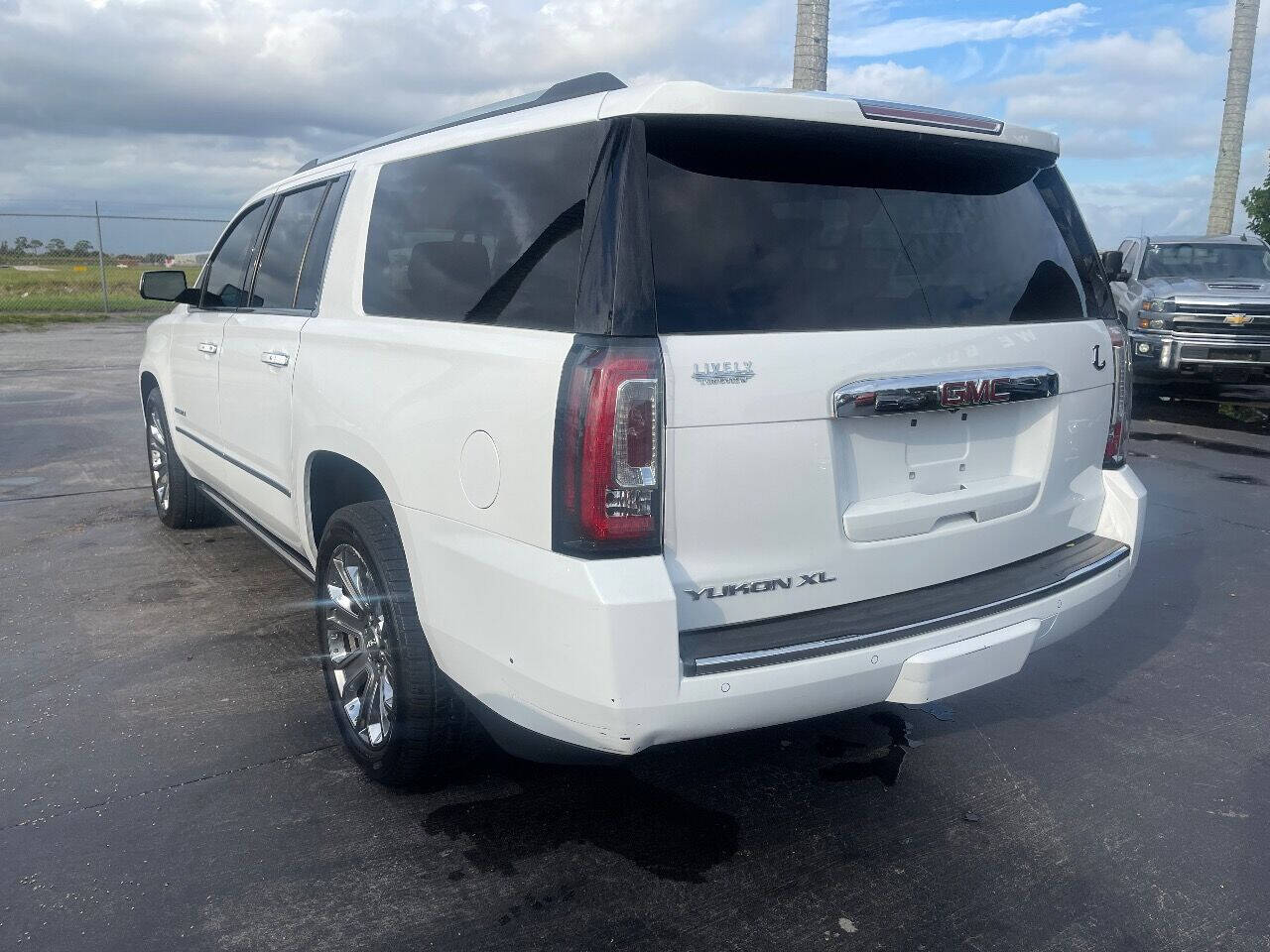 2016 GMC Yukon XL SUV / Crossover - $26,900